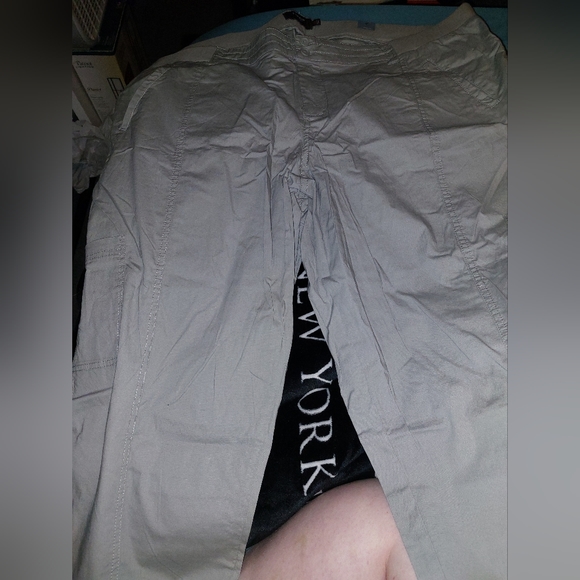 Grey poplin utility crop 22 - Picture 3 of 3